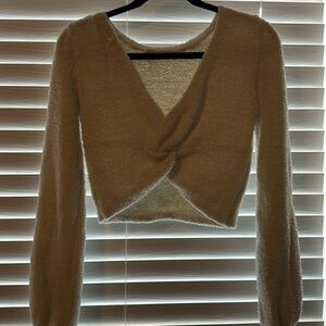 XS white Versona V neck cropped sweater.